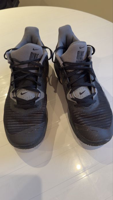 Sapatilhas Nike, tamanho 41, ideal para basquetebol!