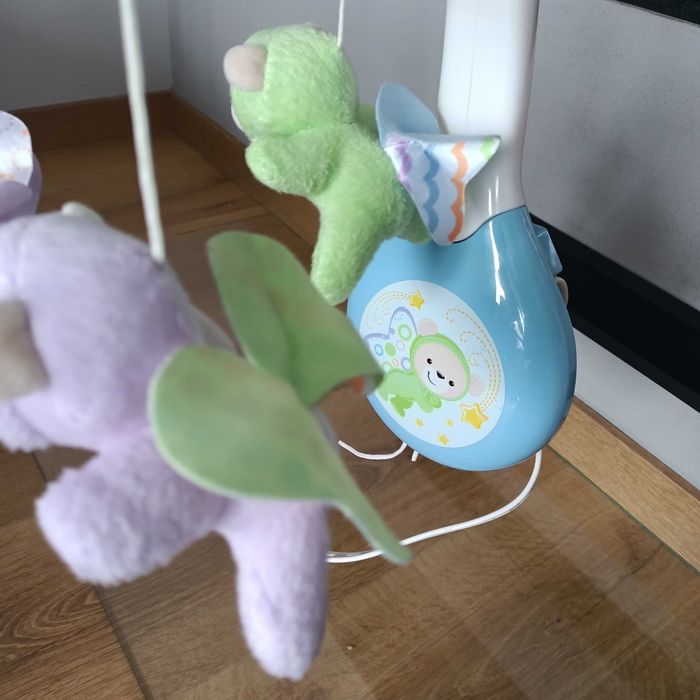 Karuzela lozeczkowa Fisher Price z projektorem i tanczacymi misiami