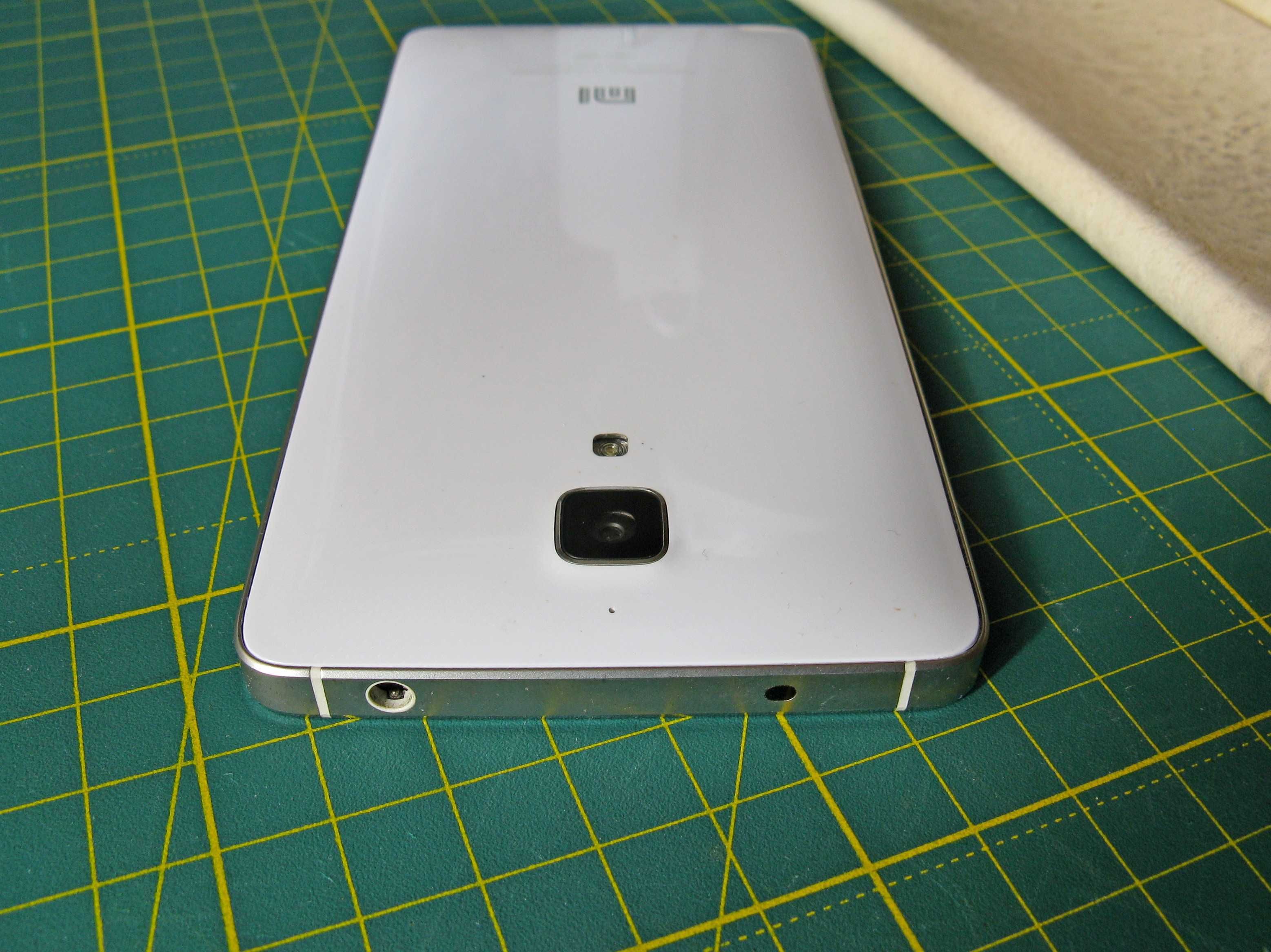 Смартфон Xiaomi Mi4