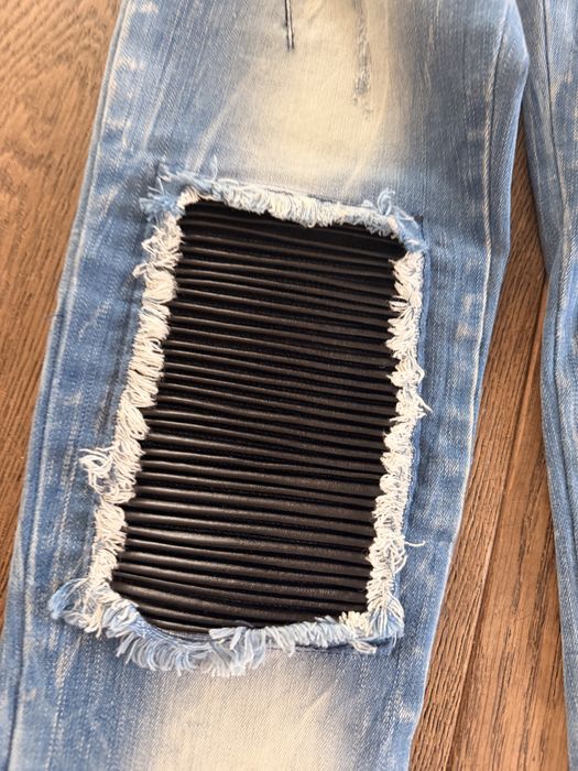 Jeansy Foggi czarne podbicia – streetwear z charakterem!