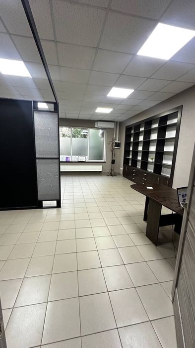 Оренда фасадного приміщення 48 м2 м-рн Пасічна