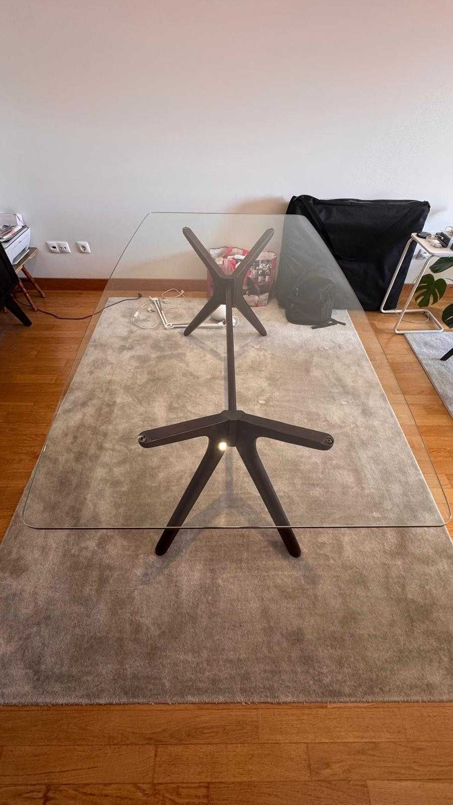 Mesa de jantar de vidro