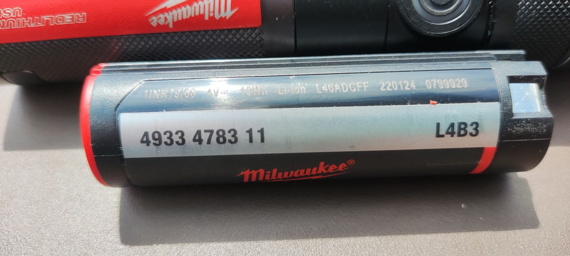 Latarka akumulatorowa Milwaukee T4 TMLED-301  
https://ec