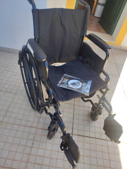 Cadeira de rodas nova