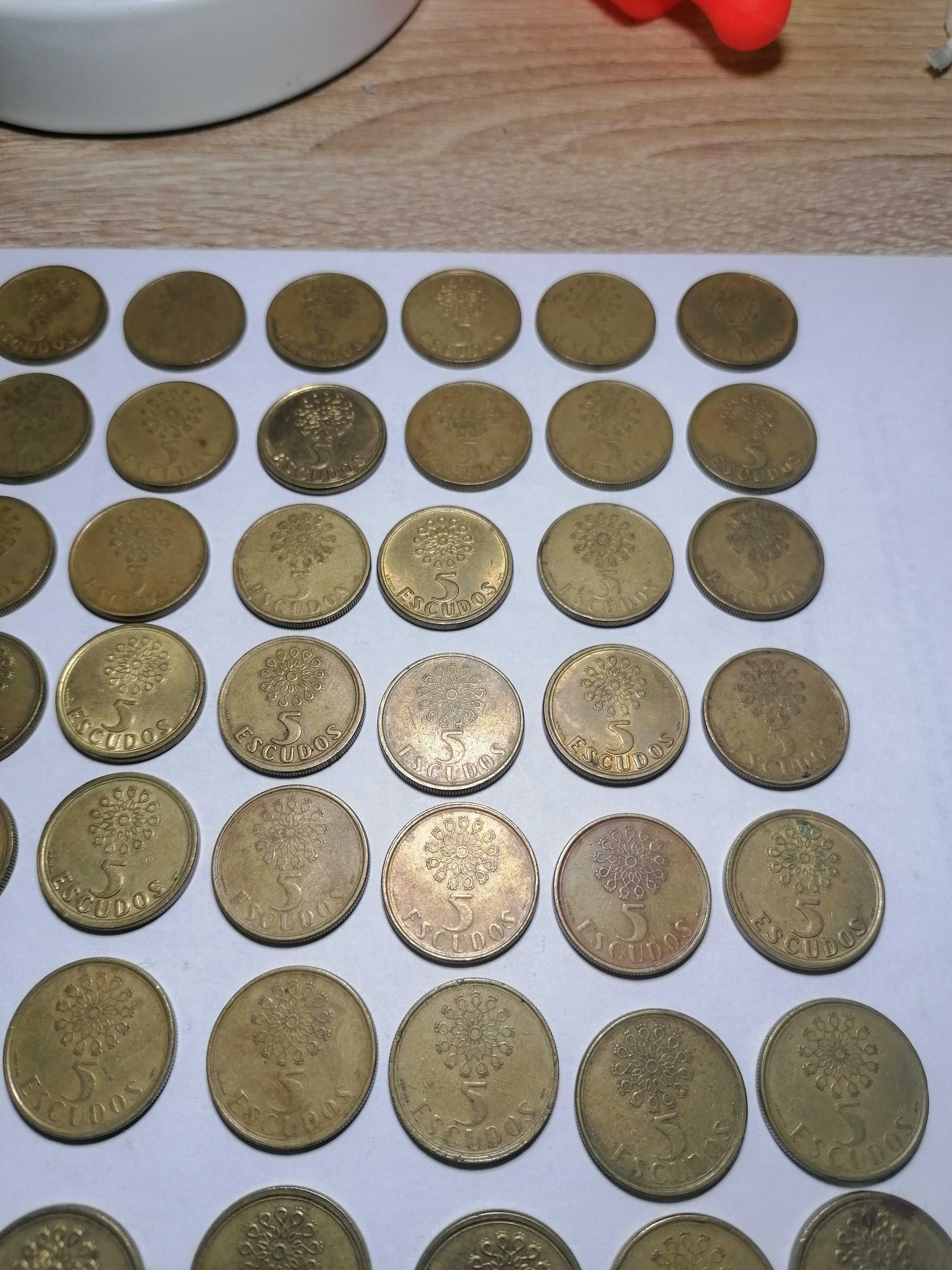 Conjunto de 64 moedas de 5 escudos valor actual 15,14 euros