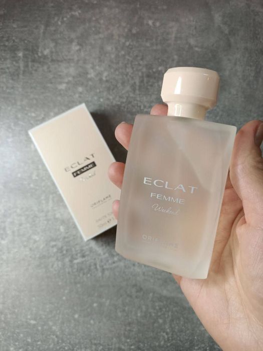 Розпродаж парфумів та косметики