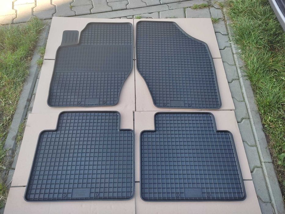 NOWE Dywaniki gumowe SUBARU LEGACY II dopasowane korytka korytko