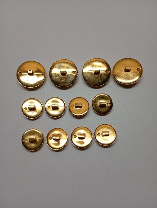 Пуговицы золотого цвета, на ножке (пластик) 12 шт. Б/у