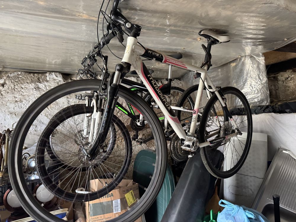 Bicileta usada fom pneus de pista