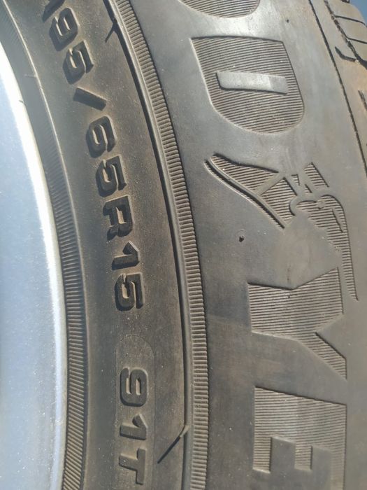 Продам резину 195/65 R15,  с легкосплавными дисками, состояния новое.