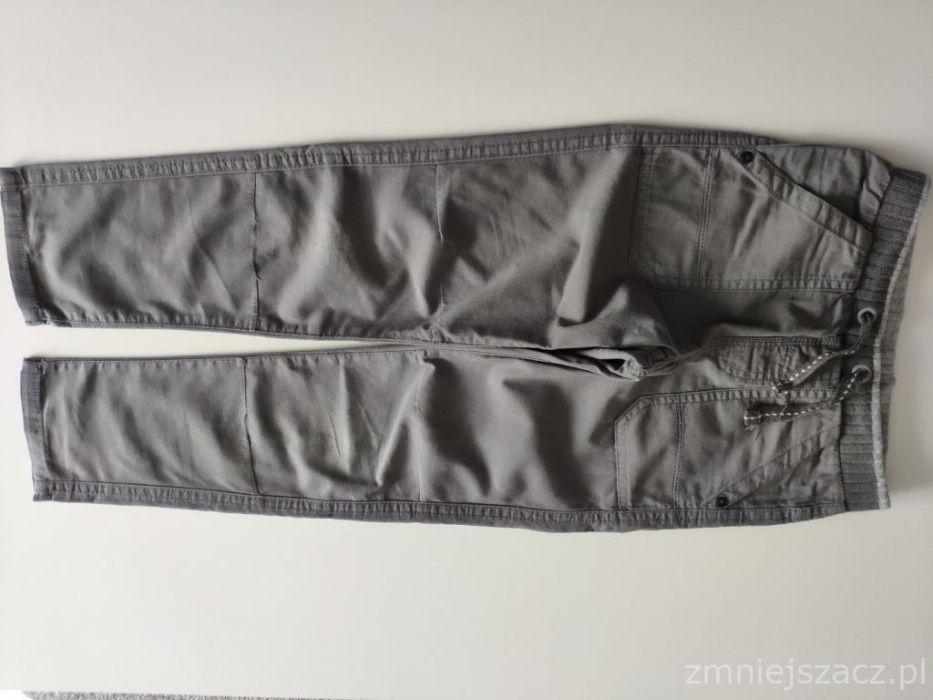 Lekkie spodnie materiałowe-szare, bojówki rozm.122 cm