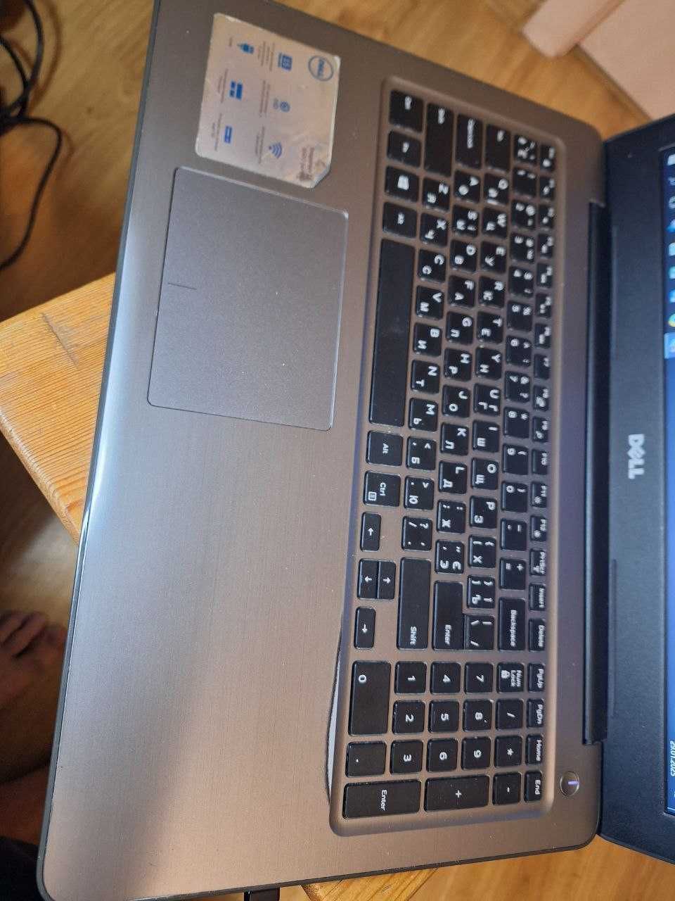 Ноутбук DELL Inspiron 5567. Екран 15,6'. Intel Core i3. Відеокарта AMD