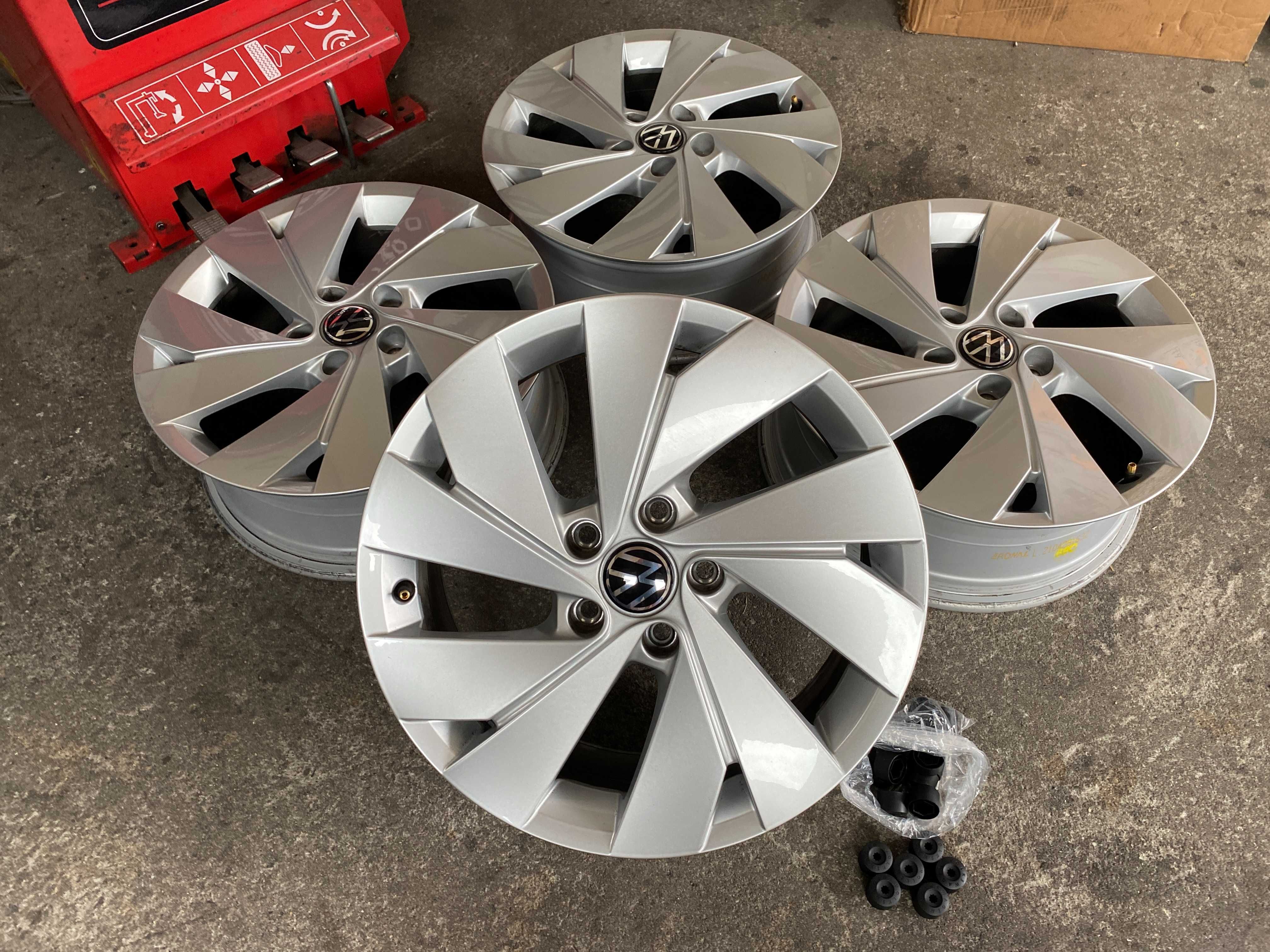 Felgi 17 VW GOLF 8 ,Touran , Eos , Jetta  6,5JX17 ET46 ORYGINALNE DEMO