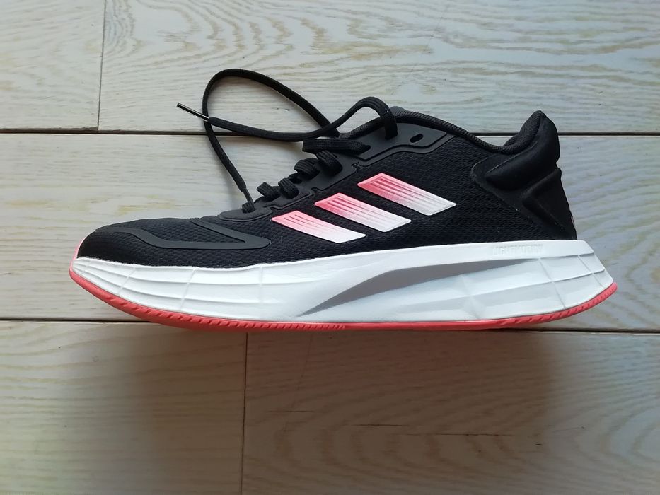 Obuwie sportowe. Damskie. Adidas.