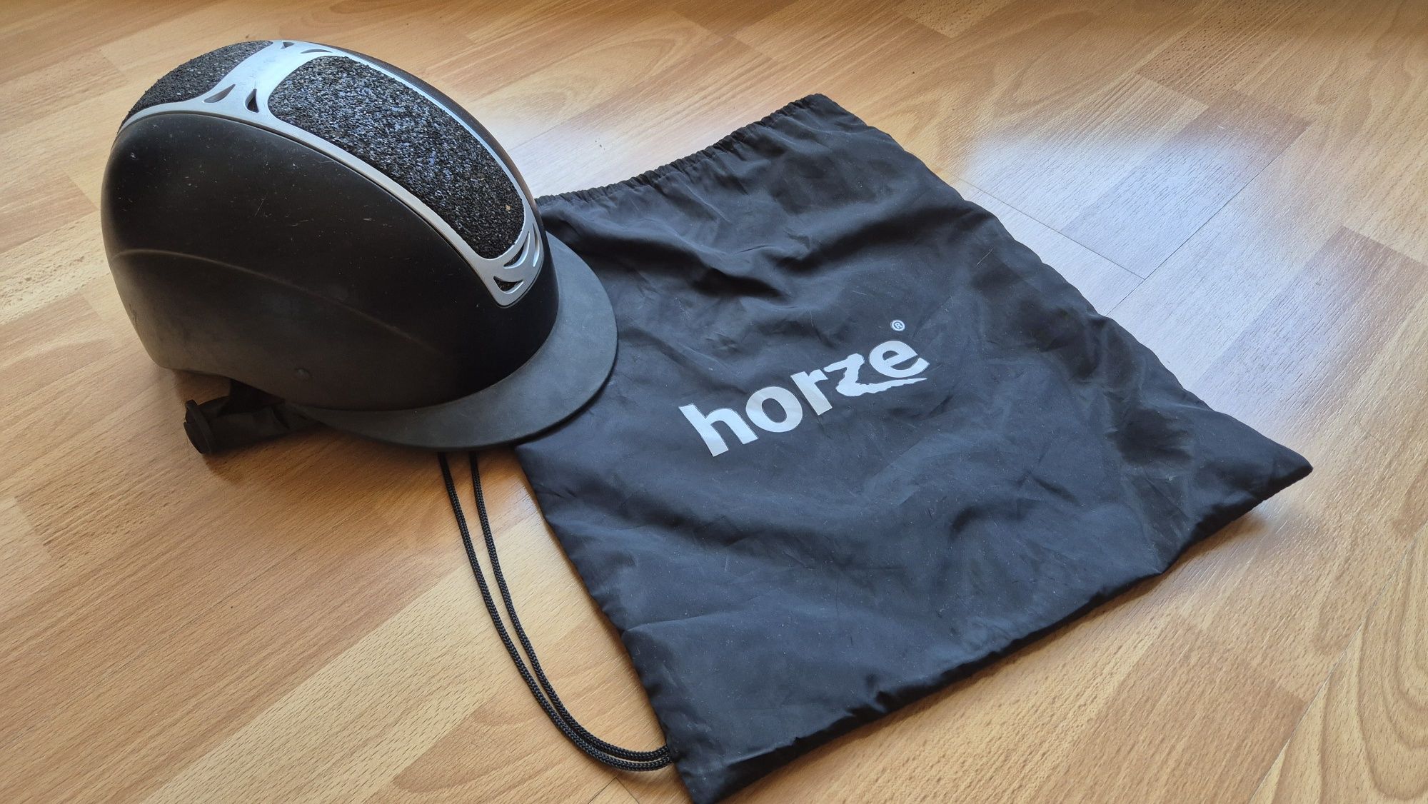 Kask jeździecki Horze Apex XS czarny