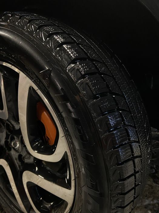 Зимові шини Triangle (нові) 215/60 r17