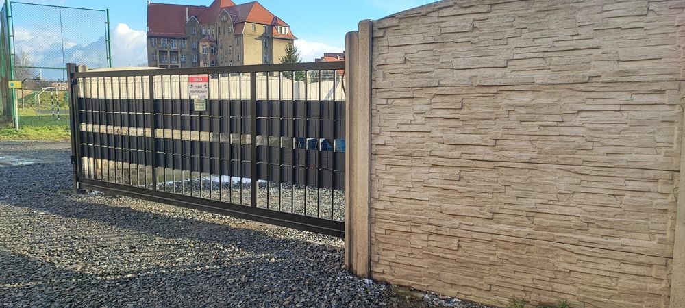 Garaż do wynajęcia 3x5 Dzierżoniów  centrum monitorowane