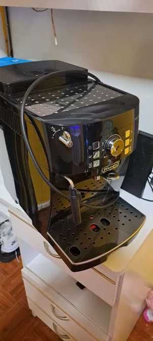 Máquina De Café Expresso Automática Delonghi Magnifica S Ecam22.117.B