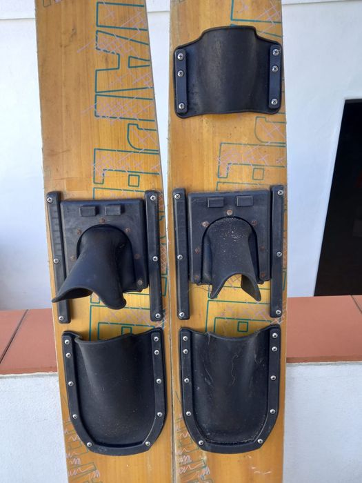 Skis náuticos usado