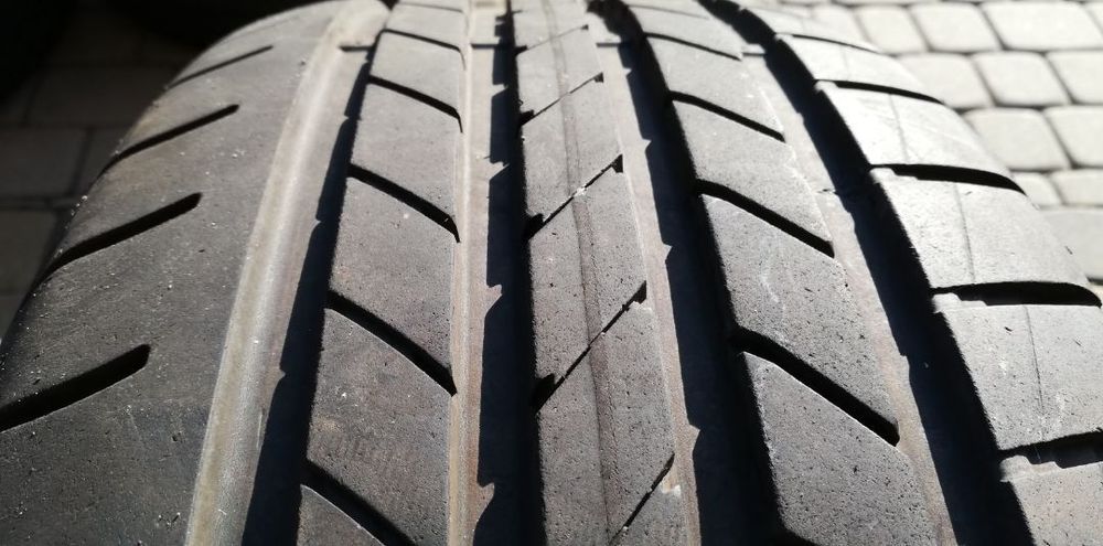 235/45/19 goodyear efficientgrip rsc