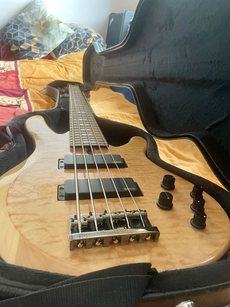 Gitara basowa 5 strunowa Yamaha trb 1005