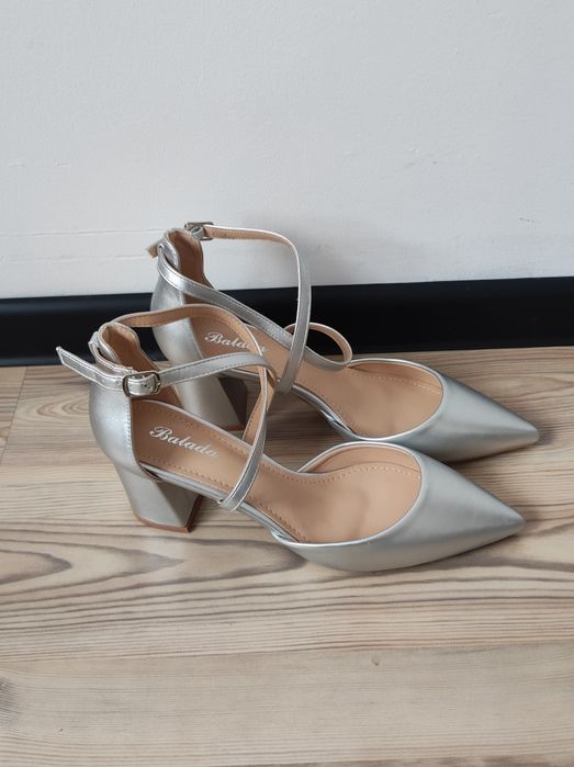 Nowe buty na obcasie / szpilki / czółenka