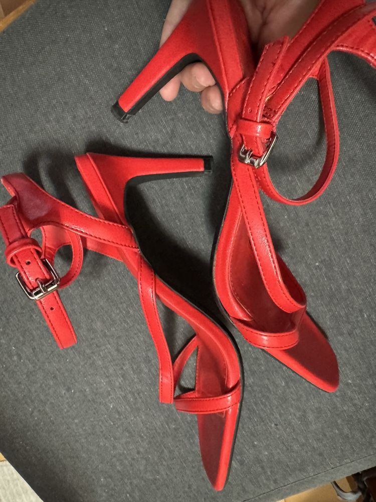 Sandalias novas vermelhas Bershka