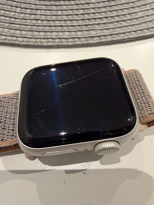 Apple Watch SE 2. generacji 40mm GPS + GRATIS 2 bransoletki