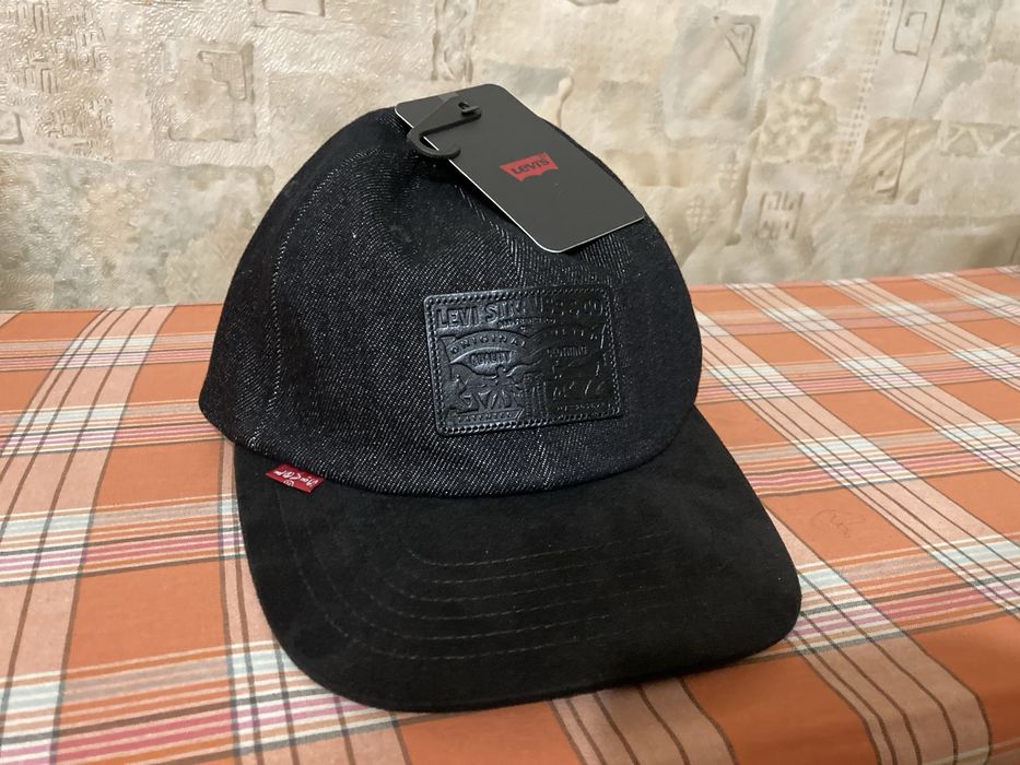 Продам мужскую «бейсболку» торгово марки LEVI’S