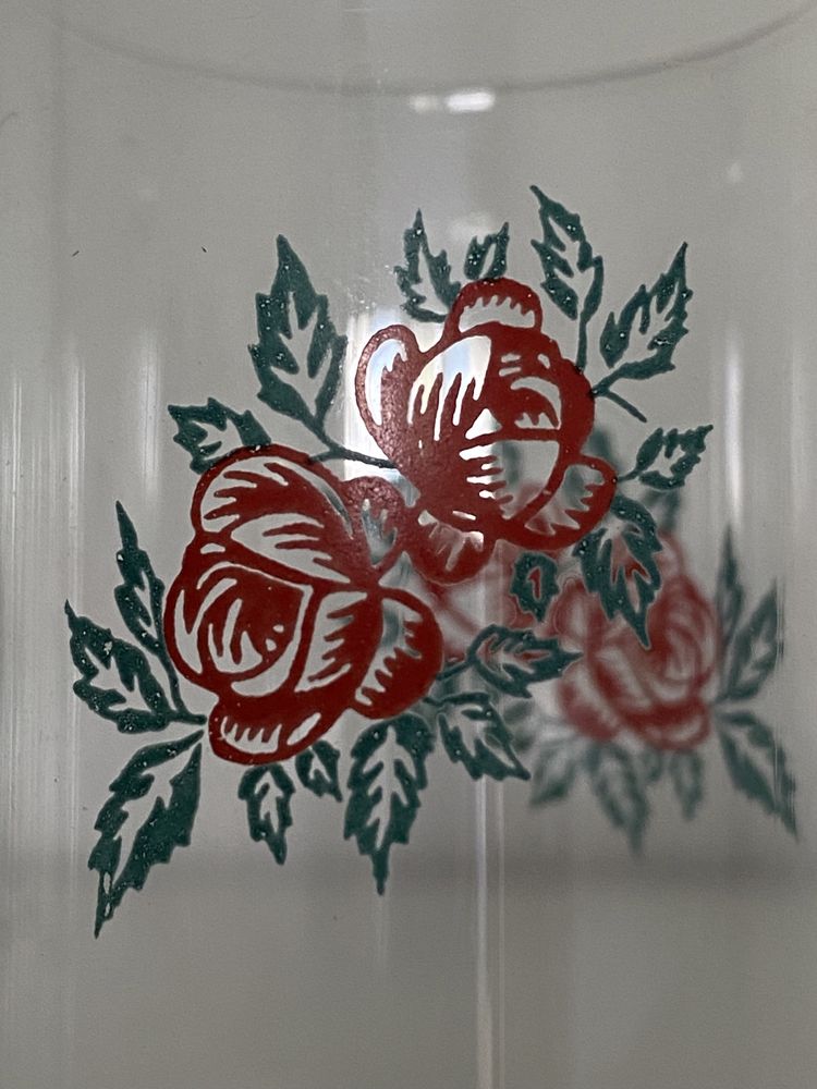 Kieliszki PRL do wódki z motywem róż
