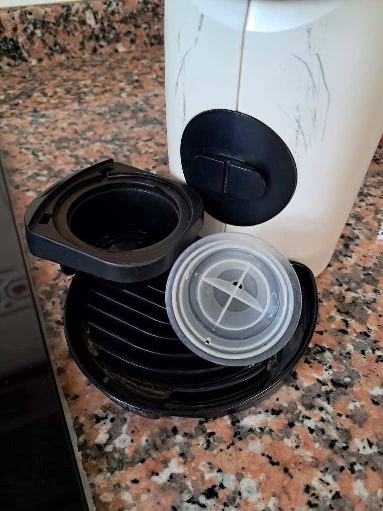 Máquinas de café: NESPRESSO e DOLCE GUSTO