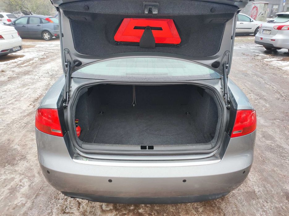 Audi A4-2.0 TDI-140KM-automat-bogate wyposażenie-serwisowany