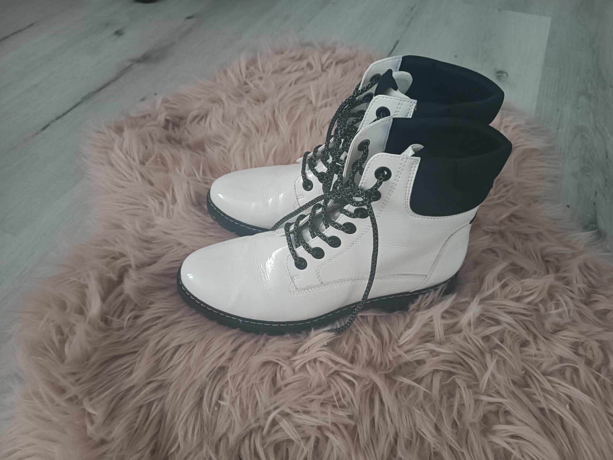Botki białe ,workery Deichmann lakier 41 rozmiar