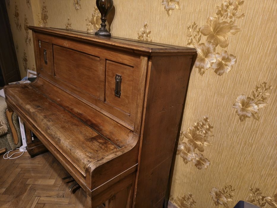 Антикварне піаніно Uebel & Lechleiter