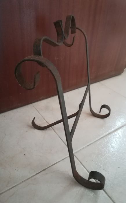 Expositor / Suporte Antigo de Pratos