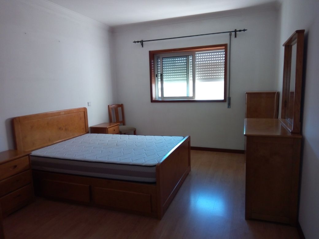 Apartamento T1 com garagem
