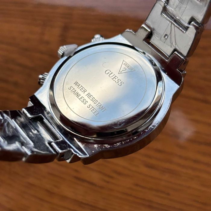 Жіночий годинник Guess на браслеті срібного кольору | 36 mm