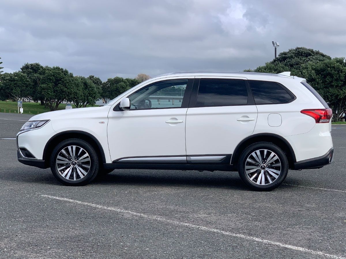 Розборка шрот запчастини Mitsubishi Outlander 3 капот двері 2015-2021