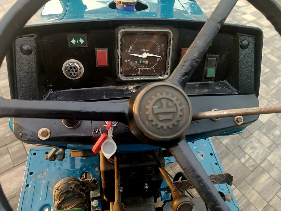 Traktor Mitsubishi MT 2501 4x4 25KM 4 cylindry