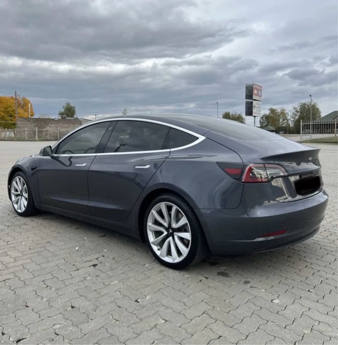 Здам Tesla Model 3 в оренду (м. Львів) - повний привід