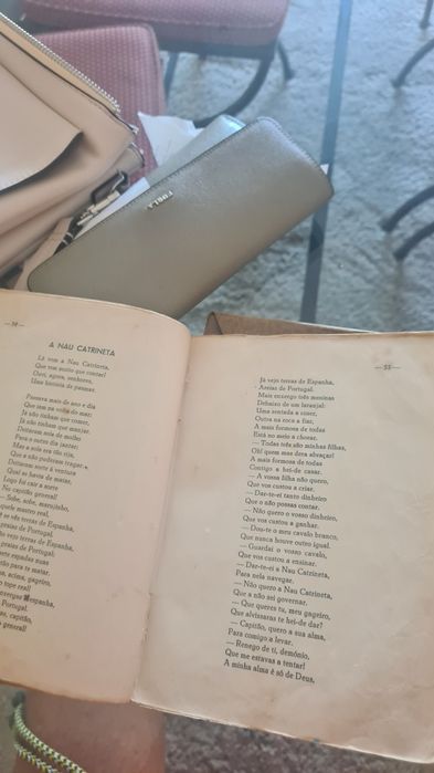 Três livros antigos de Português e Filosofia
