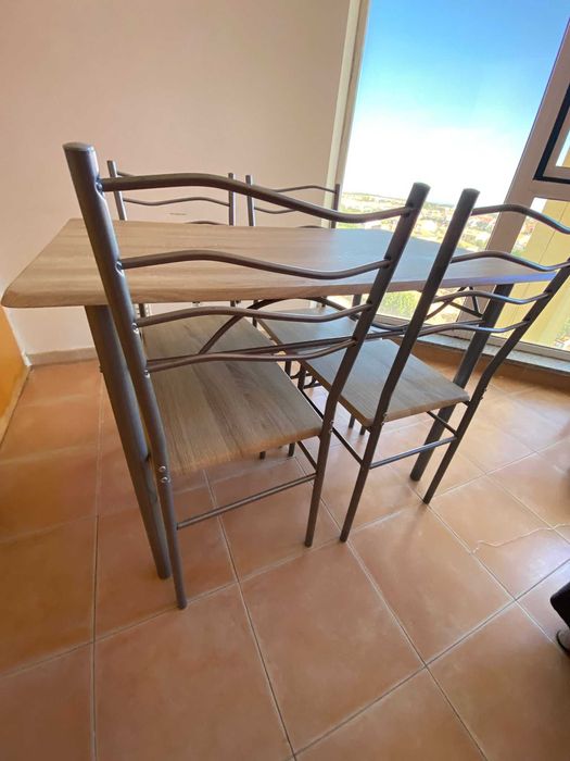 Mesa de Jantar c/ 4 Cadeiras