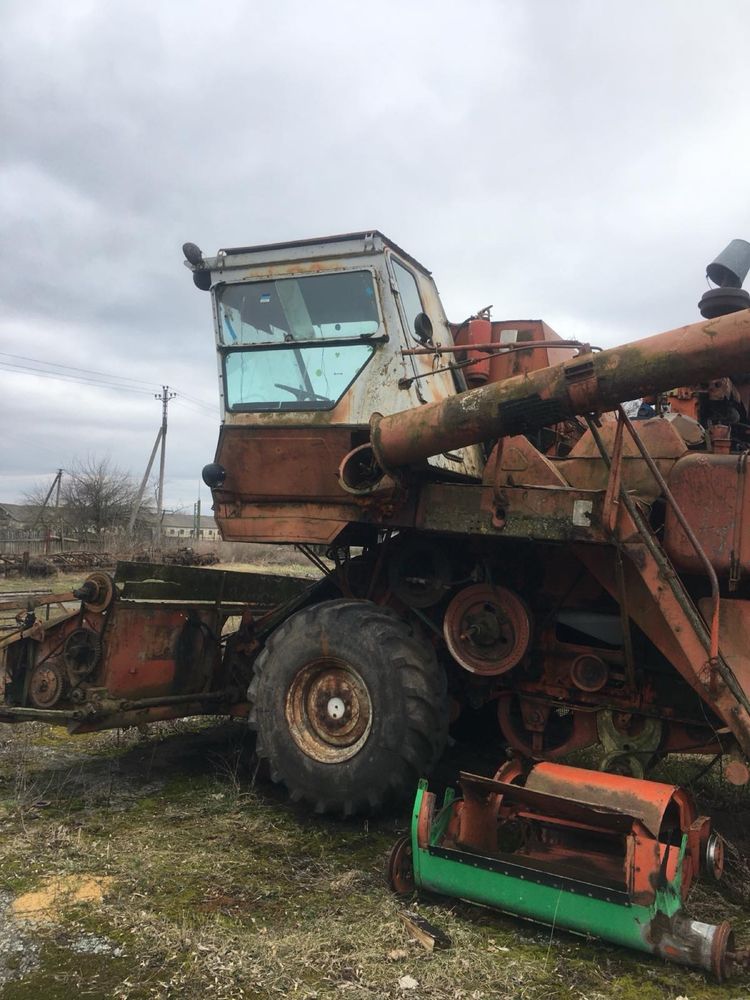 Продам комбайн Нива