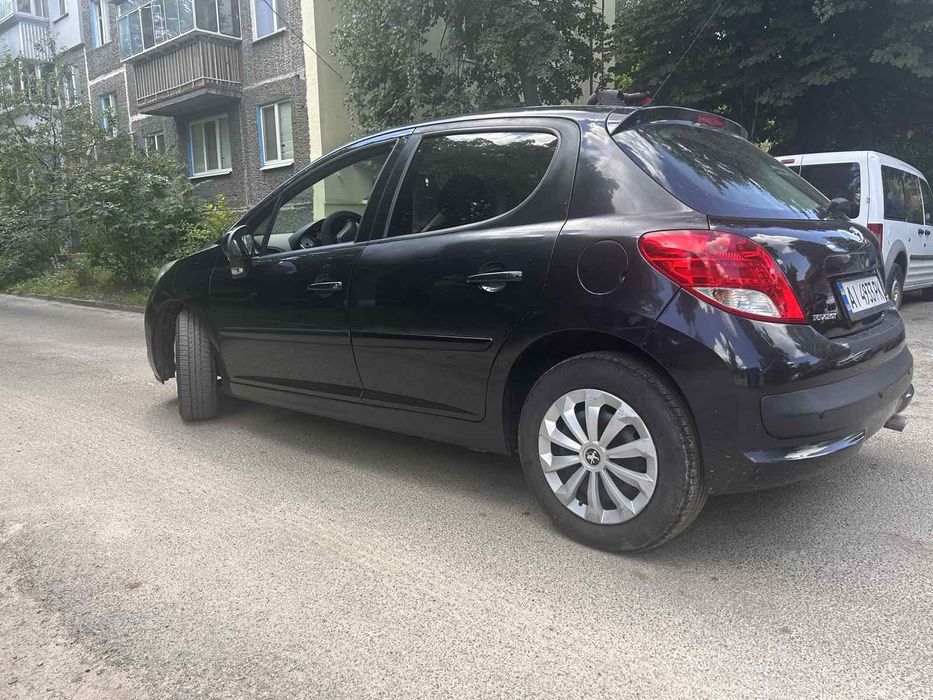 Продам PEUGEOT 207  2010 рік
