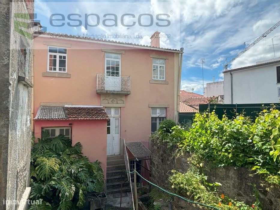 Moradia Centenária para venda em Castelo Branco