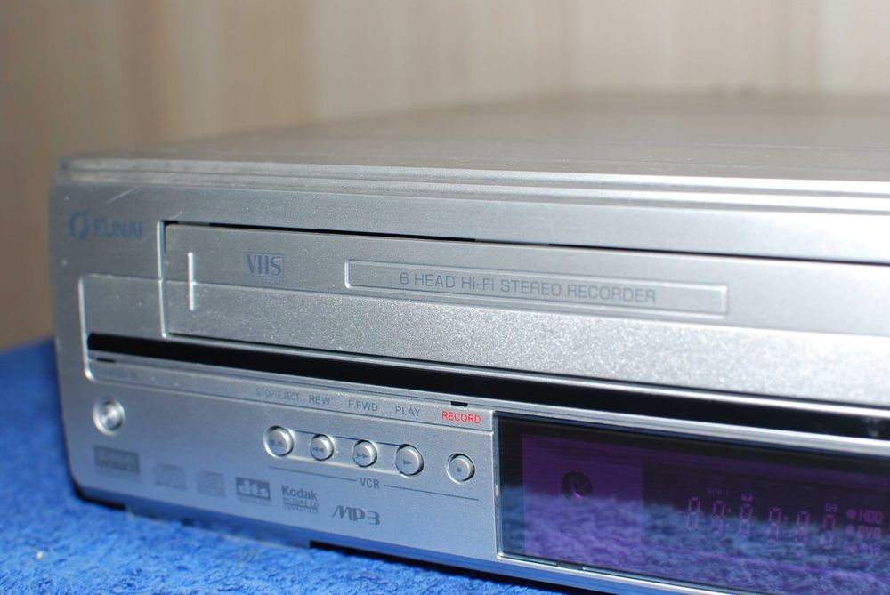 Kopiarka Funai DVD-VR370 z HDD do przegrywanie VHS na DVD z pilotem