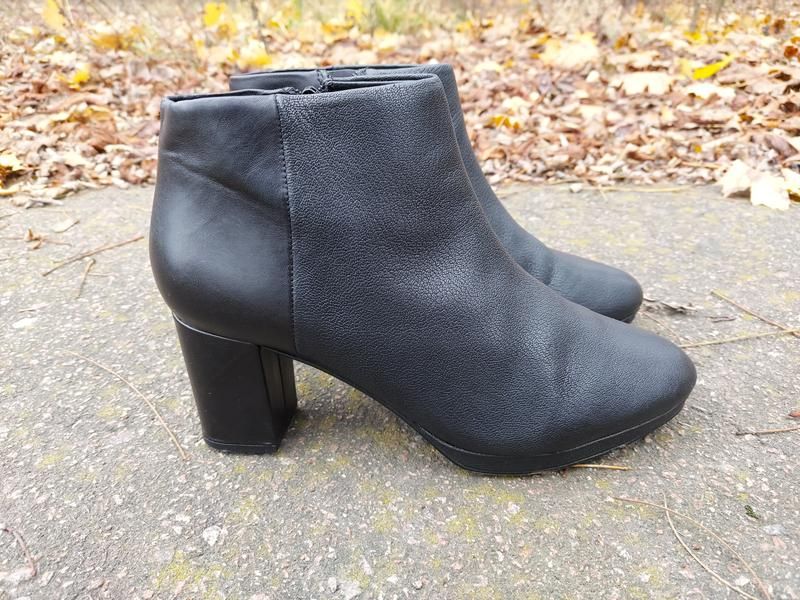 Ботильйоны ботинки с замком на устойчивом каблуке clarks кожа