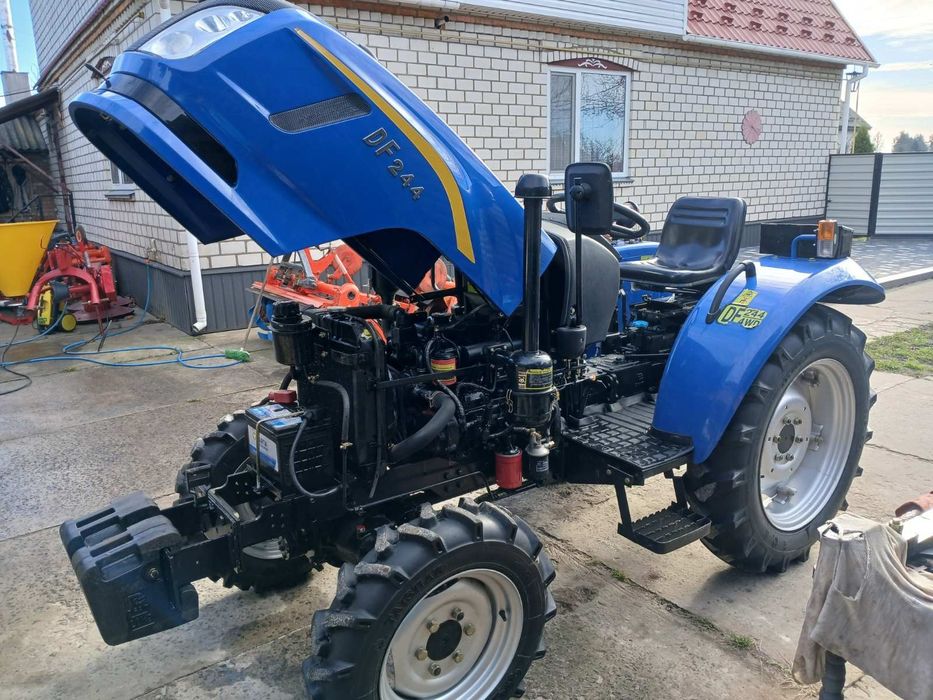 Трактор донгфенг 244 .