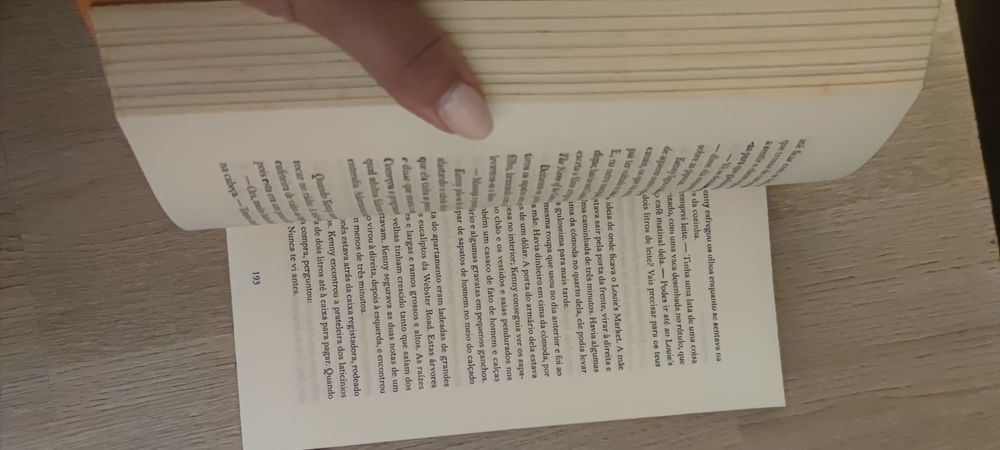 Livro "Papéis diferentes"