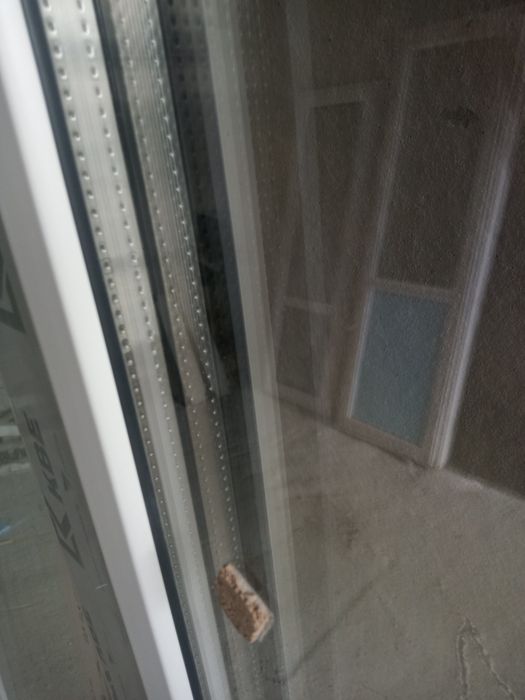 Дверь металопластикова